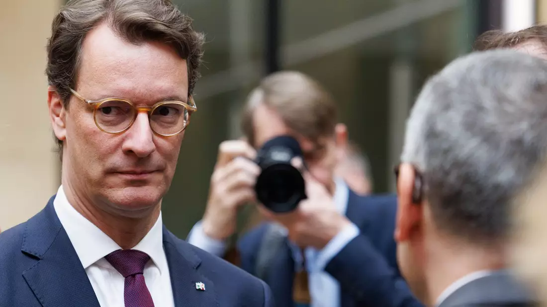 Nordrhein-Westfalens Ministerpräsident Wüst plädiert für einen neuen Reformansatz. (Archivbild) - Bild: Carsten Koall/dpa