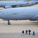 Der Evakuierungsflug landete in Eindhoven. - Foto: Christoph Reichwein/dpa