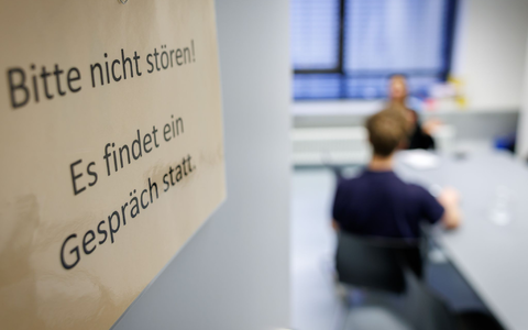 Die Therapie von Jonas ging über drei Monate, sie bestand aus Einzelgesprächen und später einer wöchentlichen Gruppentherapie. - Foto: Daniel Karmann/dpa