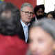 Im Abseits: Der britische Premierminister Starmer steht massiv unter Druck.  - Foto: Stefan Rousseau/PA Wire/dpa