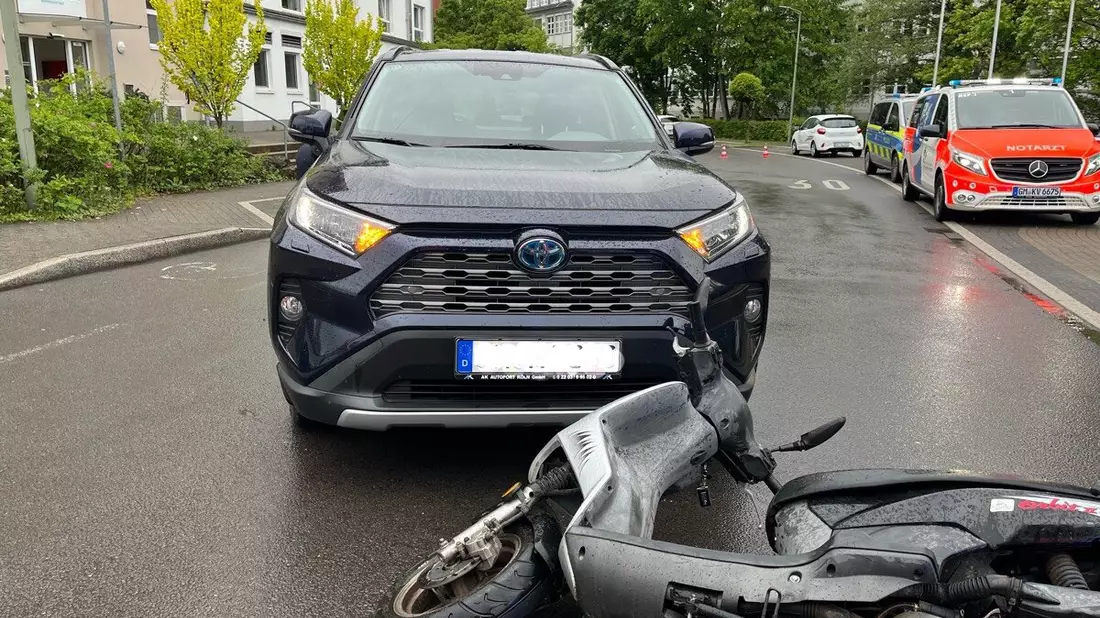 POL-GM: Motorradfahrerin stürzt nach Überholvorgang - Bild: presseportal.de