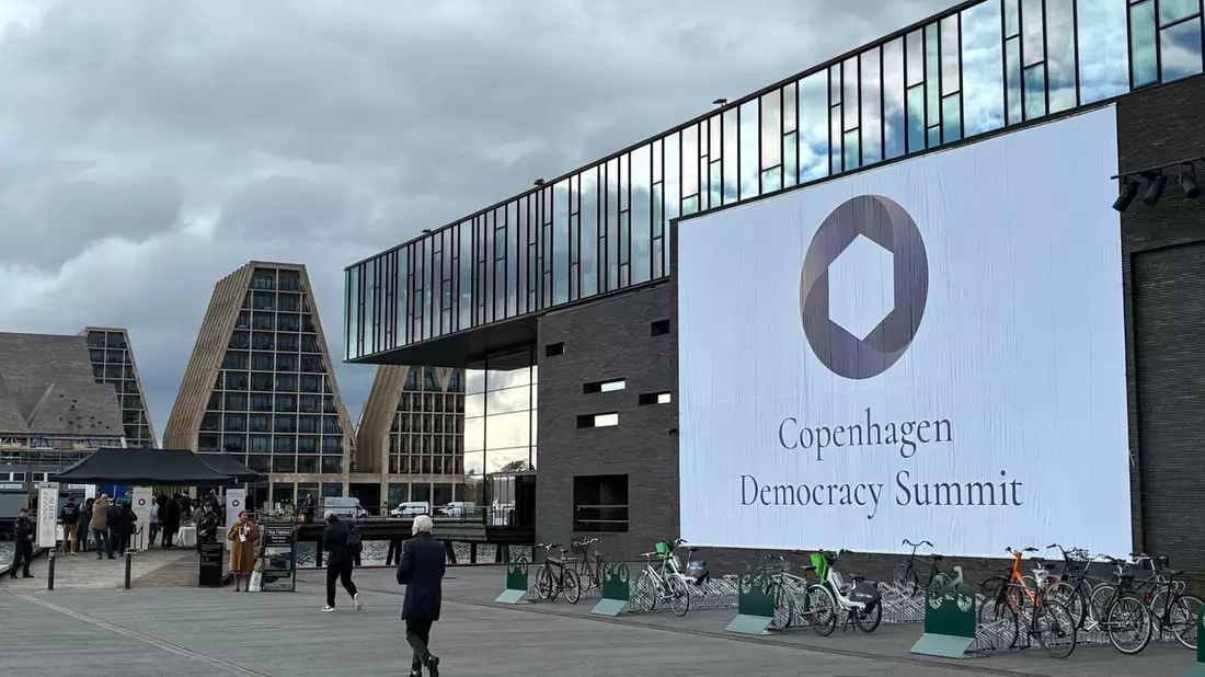 Democracy News Alliance presents itself at the Copenhagen Democracy Summit - Bild: presseportal.de