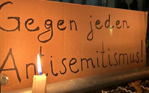 Der Verfassungsschutz informiert über Codes von Antisemiten unterschiedlichen politischen Hintergrunds. (Archivbild) - Foto: Sven Kaeuler/dpa
