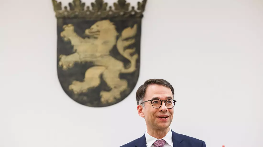 Hessens Justizminister, Christian Heinz (CDU), hat im Bundesrat einen Antrag gestellt, die Leugnung des Existenzrechts des Staates Israel unter Strafe zu stellen. (Archivfoto) - Bild: Lando Hass/dpa
