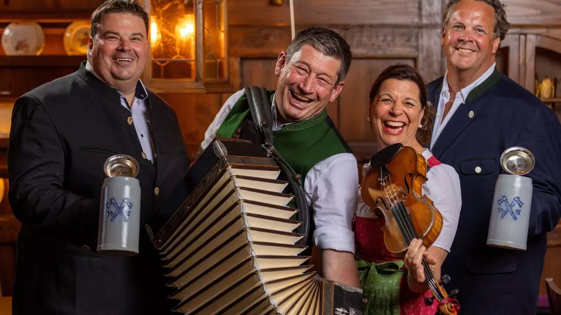Neues Wirte-Trio übernimmt die Schützenlisl auf der Oidn Wiesn / Michael Bietsch, Florian Fendt und Manfred Kneifel erhalten Zuschlag für traditionsreiches Volkssängerzelt - Reservierungen ab sofort - Bild: presseportal.de