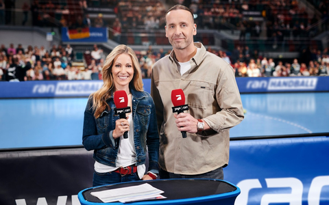 Andrea Kaiser Silvio Heinevetter ran Handball - Foto: Joyn/Christoph Köstlin, presseportal.de