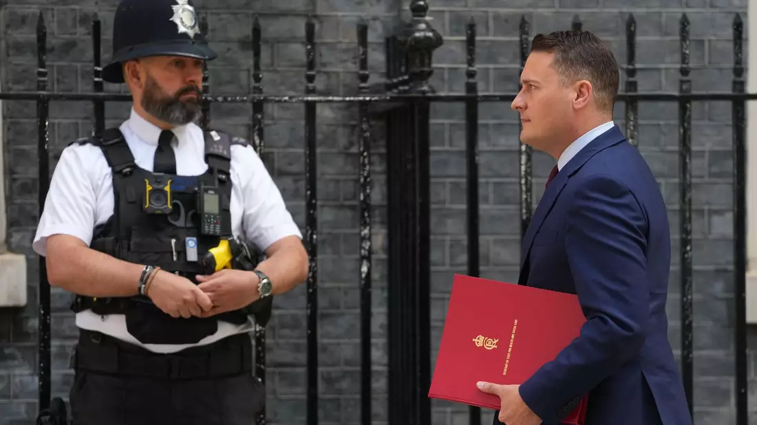 Wird Gesundheitsminister Wes Streeting Regierungschef Starmer herausfordern? - Bild: Kirsty Wigglesworth/AP/dpa