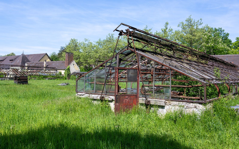 Der berüchtigte «Kräutergarten» auf dem Gelände des ehemaligen Konzentrationslagers Dachau soll zu einer Gedenkstätte werden. (Archivbild) - Foto: Stefan Puchner/dpa