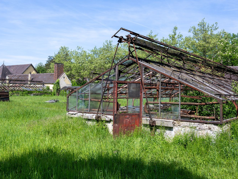 Der berüchtigte «Kräutergarten» auf dem Gelände des ehemaligen Konzentrationslagers Dachau soll zu einer Gedenkstätte werden. (Archivbild) - Foto: Stefan Puchner/dpa