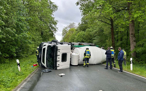 POL-PB: Betonmischer umgekippt - Fahrer leicht verletzt - Foto: presseportal.de