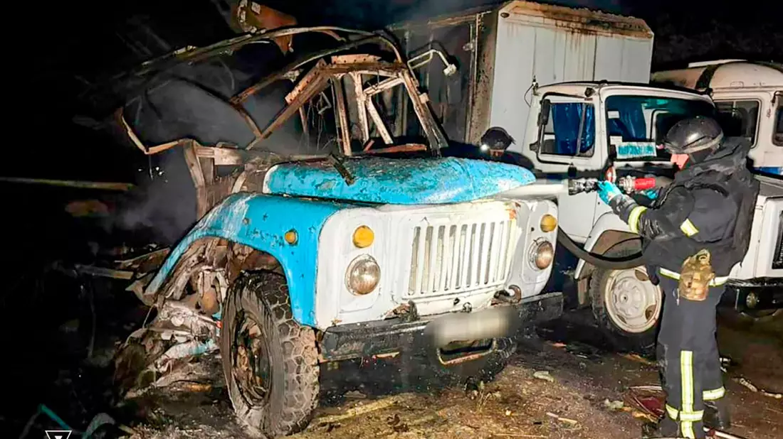 Wie Charkiw wurden auch andere ukrainische Städte nach Auslaufen der Waffenruhe wieder angegriffen.  - Bild: Uncredited/Ukrainian Emergency Service/AP/dpa