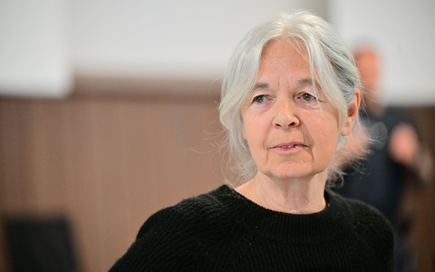 Daniela Klette verteidigte in ihrem Schlussvortrag ihr Leben im Untergrund. - Foto: Sina Schuldt/dpa