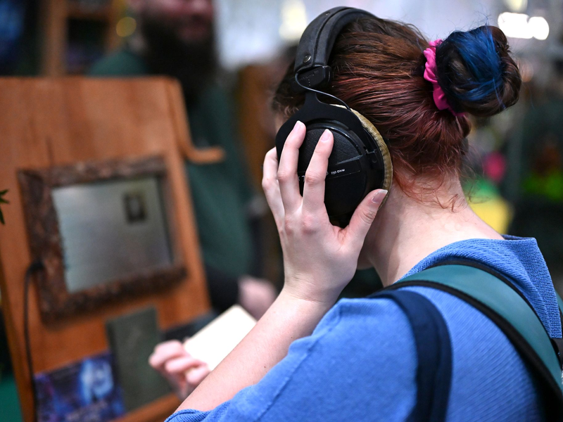 Zum Zauberlehrling Harry Potter kommt eine neue Hörbuchproduktion. (Symbolbild) - Foto: Jennifer Brückner/dpa