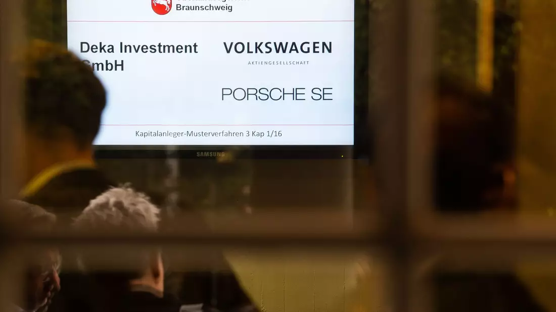 Seit acht Jahren fordern Investoren vor Gericht eine Milliarden-Entschädigung für Kursverluste nach dem Dieselskandal. (Archivbild)  - Bild: Swen Pförtner/dpa