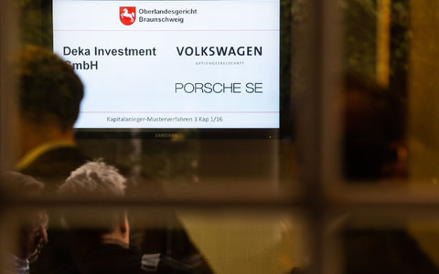Seit acht Jahren fordern Investoren vor Gericht eine Milliarden-Entschädigung für Kursverluste nach dem Dieselskandal. (Archivbild)  - Foto: Swen Pförtner/dpa