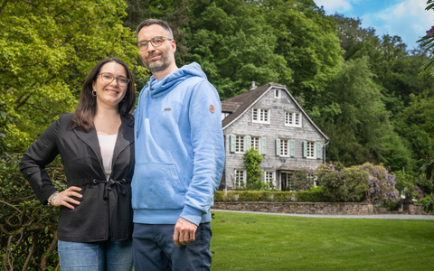 Vom Getränkeregal zur eigenen Villa: Supermarkt-Verkäufer aus Brandenburg gewinnt Landgut im Wert von 2,8 Millionen Euro bei der Omaze-Haus-Lotterie - Foto: presseportal.de
