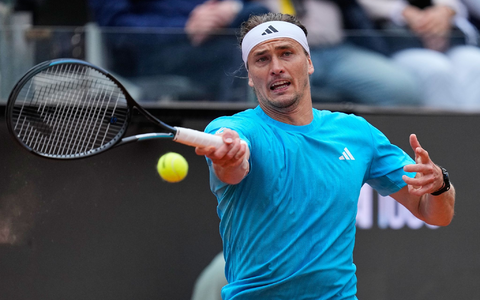 Nach sehr gutem Start verliert Alexander Zverev sein Achtelfinale beim Turnier in Rom. - Foto: Alessandra Tarantino/AP/dpa