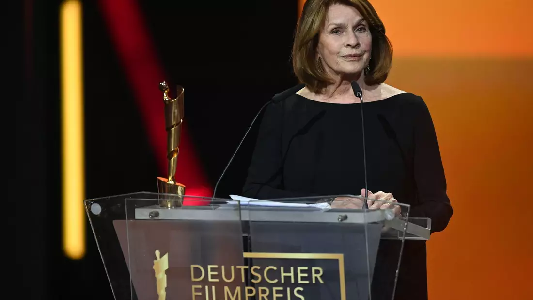 Senta Berger hat im Laufe ihrer Schauspielkarriere schon viele Preise erhalten. (Archivbild) - Bild: Soeren Stache/dpa