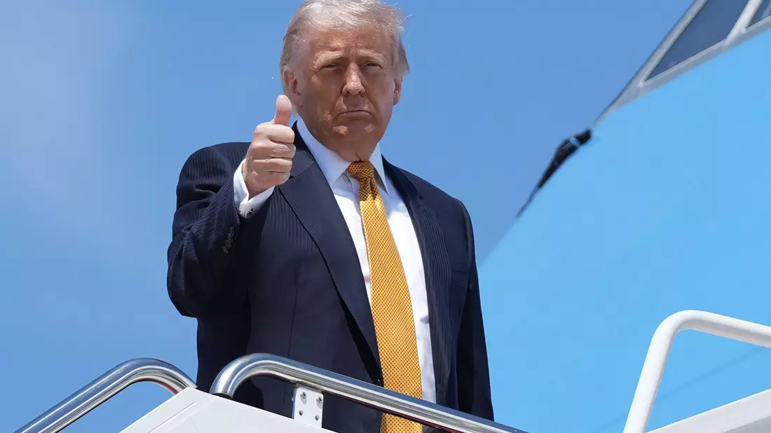 Trump beschwört trotz Differenzen in der Iran-Frage sein gutes Verhältnis zu Xi. - Bild: Mark Schiefelbein/AP/dpa