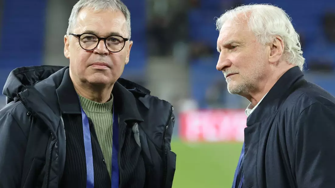 DFB-Geschäftsführer Andreas Rettig (links) und Sportdirektor Rudi Völler (Archivbild). - Bild: Christian Charisius/dpa