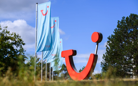 Der Reisekonzern Tui aus Hannover legt Zahlen für das Winterhalbjahr vor. Der Iran-Krieg und der Hurrikan «Melissa» belasteten zuletzt das Geschäft. (Archivbild) - Foto: Julian Stratenschulte/dpa