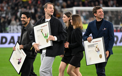 Neuer (2.v.l.) wurde bereits offiziell vom DFB-Team verabschiedet. (Archivbild) - Foto: Sven Hoppe/dpa