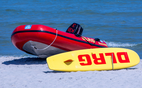 Rettungsschwimmer der DLRG haben im vergangenen Jahr wieder vielen Menschen das Leben gerettet. (Symbolbild) - Foto: Jens Büttner/dpa