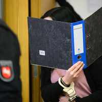 Eine 27-jährige Frau muss für einen Mordversuch mit Ameisensäure für zwölf Jahre in Haft. (Archivbild) - Foto: Julian Stratenschulte/dpa