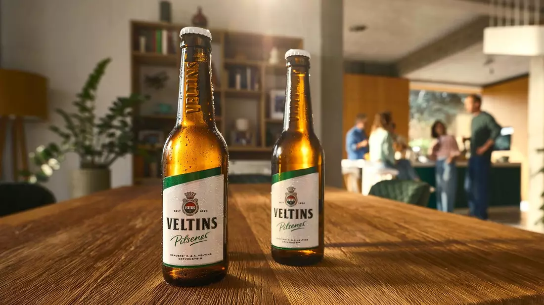 Der Wert echter Freundschaft: Veltins weckt im neuen TV-Spot / Lust auf unvergessliche Momente - Bild: presseportal.de