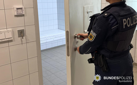 Bundespolizeidirektion München: Polizeieinsatz am Bahnhof Taufkirchen / Tatverdächtiger nach mehreren Straftaten festgenommen - Foto: presseportal.de