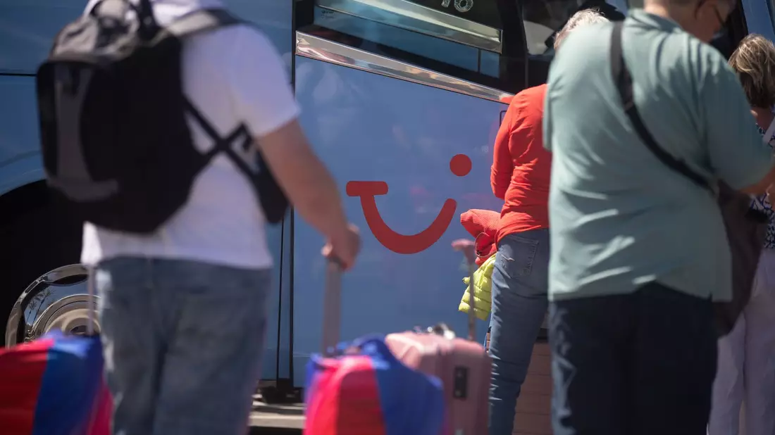 Besonders gefragt sind bei Tui in diesem Sommer Reiseziele wie Spanien einschließlich der Balearen und Kanaren. (Archivbild) - Bild: Clara Margais/dpa