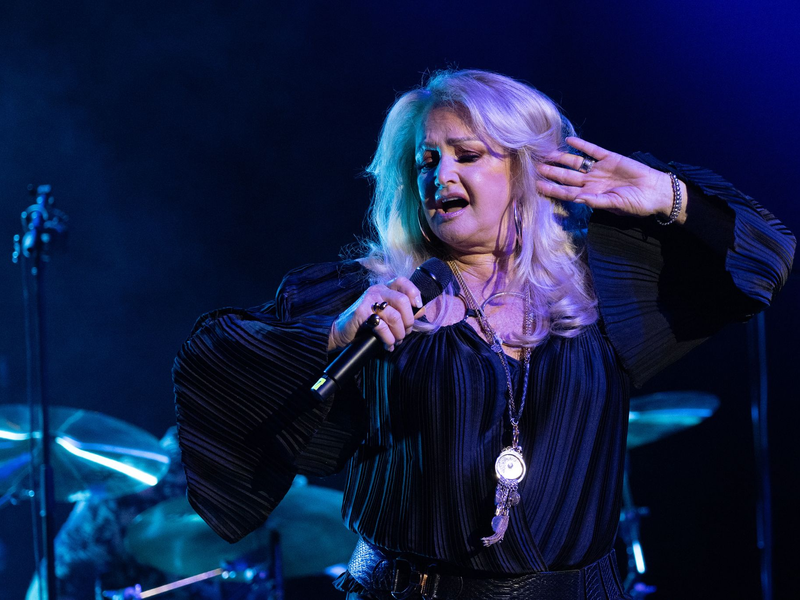 SĂ€ngerin Bonnie Tyler wird aktuell im Krankenhaus behandelt â ihr Management zeigt sich hoffnungsvoll, dass sie wieder gesund wird. (Archivbild) - Foto: Sebastian Gollnow/dpa