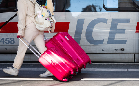 Wer mit dem Zug verreist, soll nach den Plänen der EU-Kommission auch bei Fahrten unterschiedlicher Unternehmen bei Ausfällen gut geschützt sein. (Symbolbild) - Foto: Christoph Schmidt/dpa