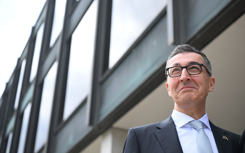 Özdemir ist der zweite grüne Regierungschef der Republik. - Foto: Marijan Murat/dpa