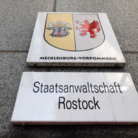Die Staatsanwaltschaft Rostock ermittelt wegen des Vorwurfs der Falschaussage gegen den Vater des getöteten achtjährigen Fabian aus Güstrow. (Archivbild) - Foto: Bernd Wüstneck/dpa