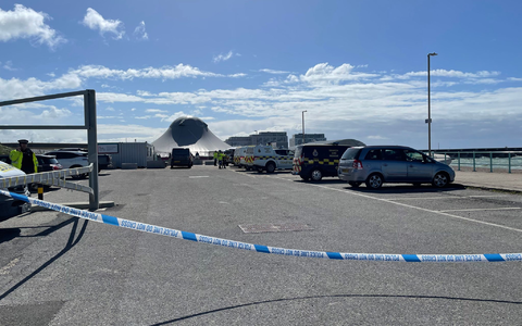 Vor Brighton wurden drei Leichen entdeckt. Die Polizei ermittelt. - Foto: Anahita Hossein-Pour/PA Wire/dpa