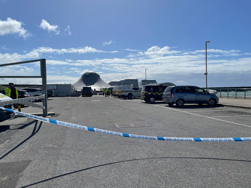 Vor Brighton wurden drei Leichen entdeckt. Die Polizei ermittelt. - Foto: Anahita Hossein-Pour/PA Wire/dpa