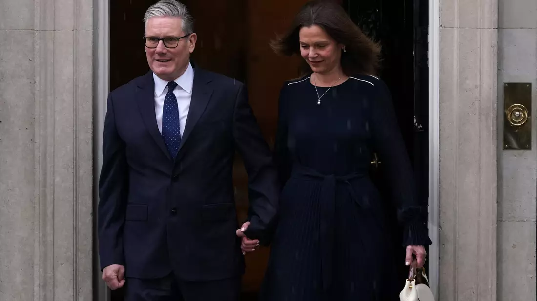 Der britische Premier macht sich auf den Weg zur «King's Speech». - Bild: Alberto Pezzali/AP/dpa