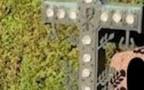 POL-KLE: Kevelaer - Bronze-Kreuz von Grabstelle in Winnekendonk entwendet / Polizei sucht Zeugen - Foto: presseportal.de