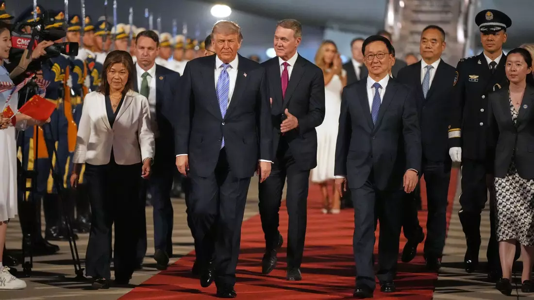 Trump will am Donnerstag mit Staatschef Xi Jinping sprechen.  - Bild: Mark Schiefelbein/AP/dpa