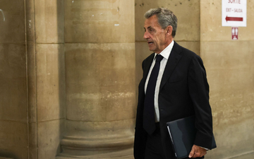 Frankreichs Ex-Präsident Sarkozy droht eine lange Haftstrafe (Archivbild). - Foto: Anne-Christine Poujoulat/AFP/dpa