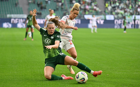 Wer macht es diesmal? Linda Dallmann (r) ist mit dem FC Bayern gegen Wolfsburg favorisiert. (Archivbild) - Foto: Swen Pförtner/dpa