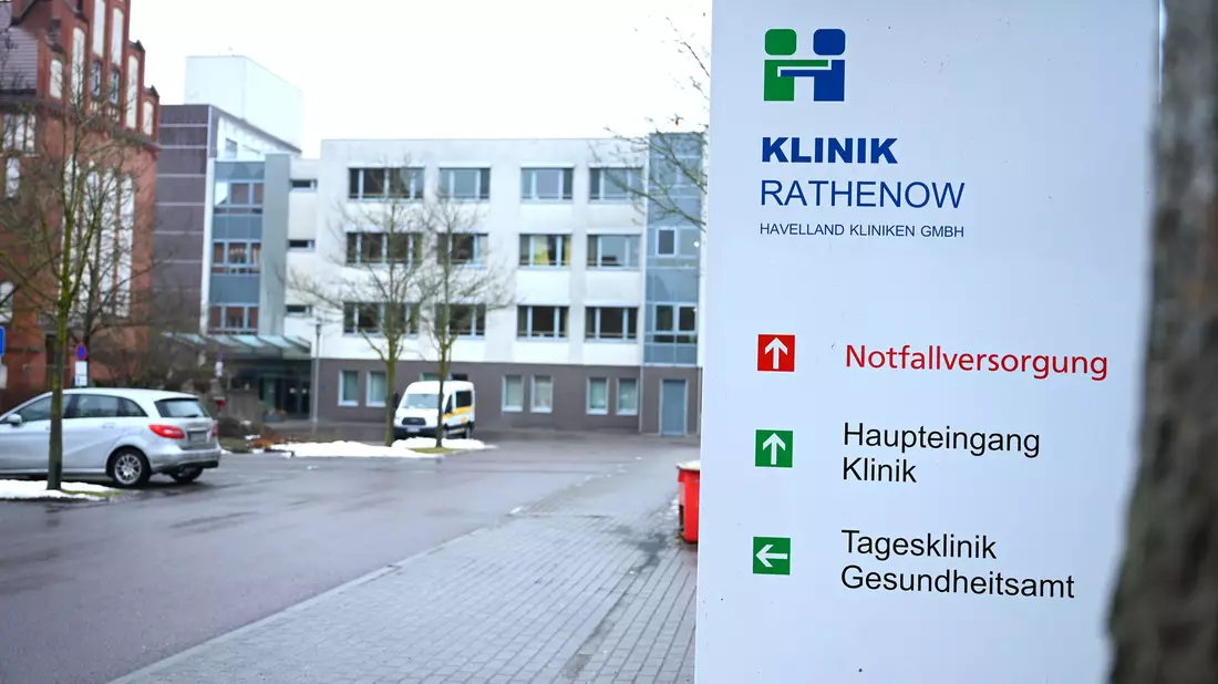 Ein Kinderarzt der Havelland-Kliniken wird wegen sexuellen Missbrauchs angeklagt. (Archivbild) - Bild: Elisa Schu/dpa
