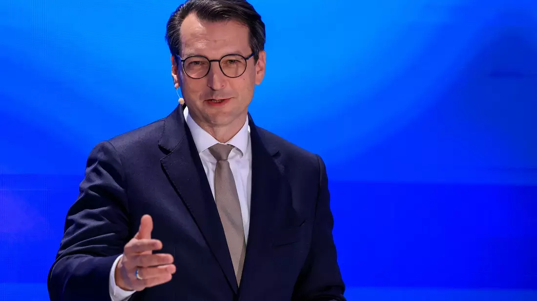 Milan Nedeljkovic übernimmt BMW in einer für die Automobilindustrie herausfordernden Zeit. (Archivbild) - Bild: Jan Woitas/dpa