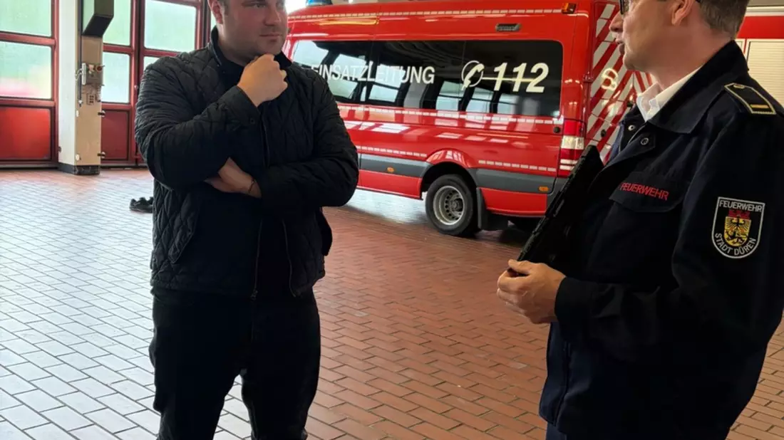 FW Düren: Daniel Walter MdB informiert sich über Feuerwehr und Rettungsdienst der Stadt Düren - Bild: presseportal.de