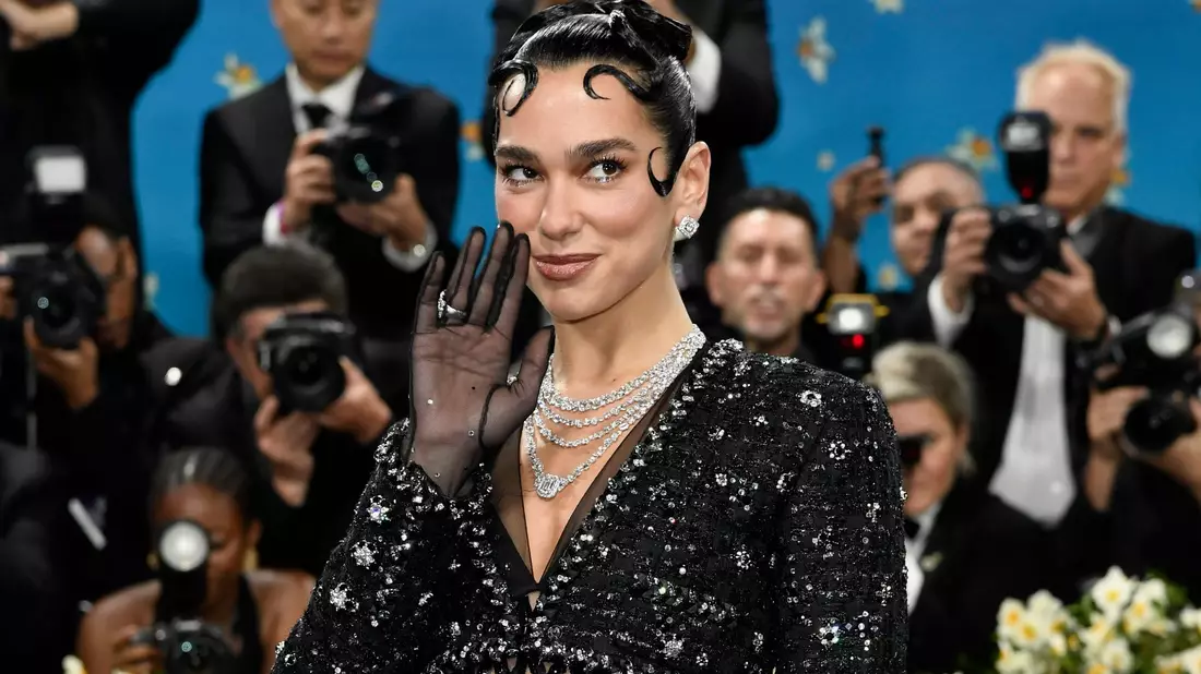 Dua Lipa geht mit einer Millionenklage gegen einen Elektronikriesen vor. (Archivbild)  - Bild: Evan Agostini/Invision/dpa