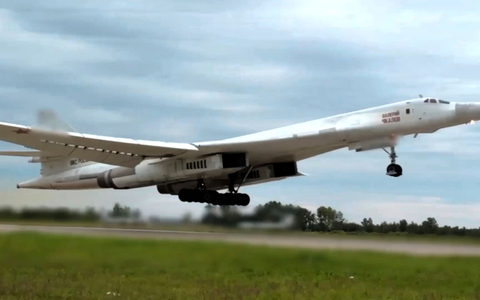 Russische Langstreckenbomber fliegen nach ukrainischen Angaben zu ihren Einsatzgebieten. (Archivbild) - Foto: Russisches Verteidigungsministerium/AP/dpa
