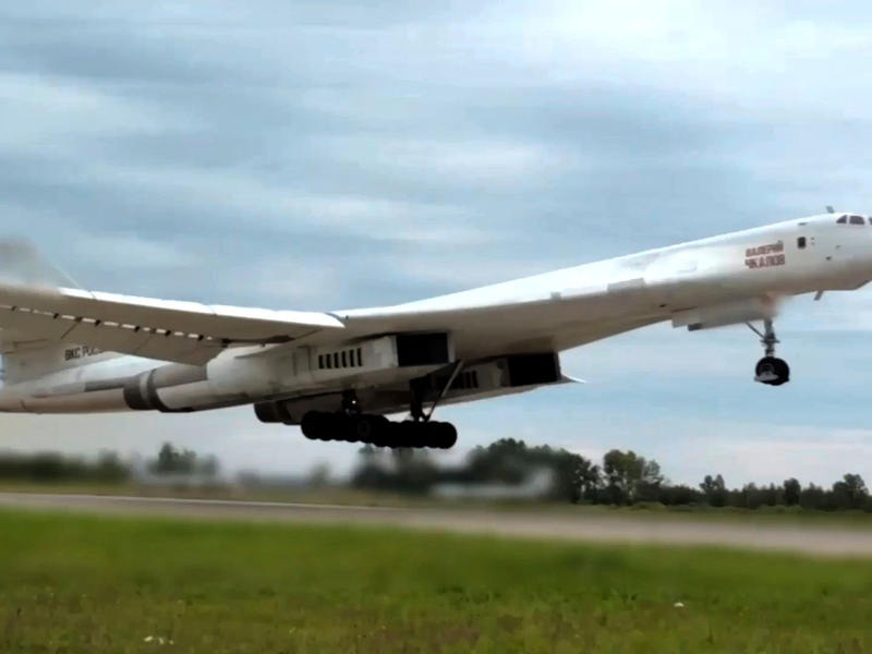Russische Langstreckenbomber fliegen nach ukrainischen Angaben zu ihren Einsatzgebieten. (Archivbild) - Foto: Russisches Verteidigungsministerium/AP/dpa