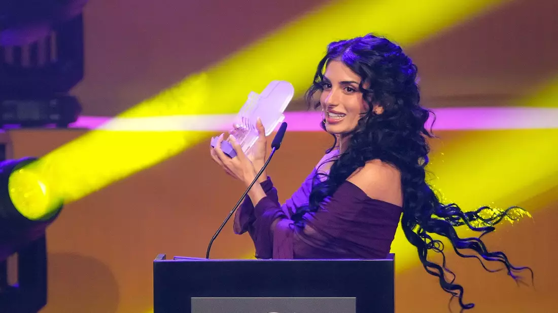 Auf einer Preisgala statt im Spätkauf: Sara Arslan. - Bild: Soeren Stache/dpa