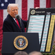 Trump hatte im April 2025 international neue Zollhöhen angekündigt (Archivbild). - Foto: Mark Schiefelbein/AP/dpa